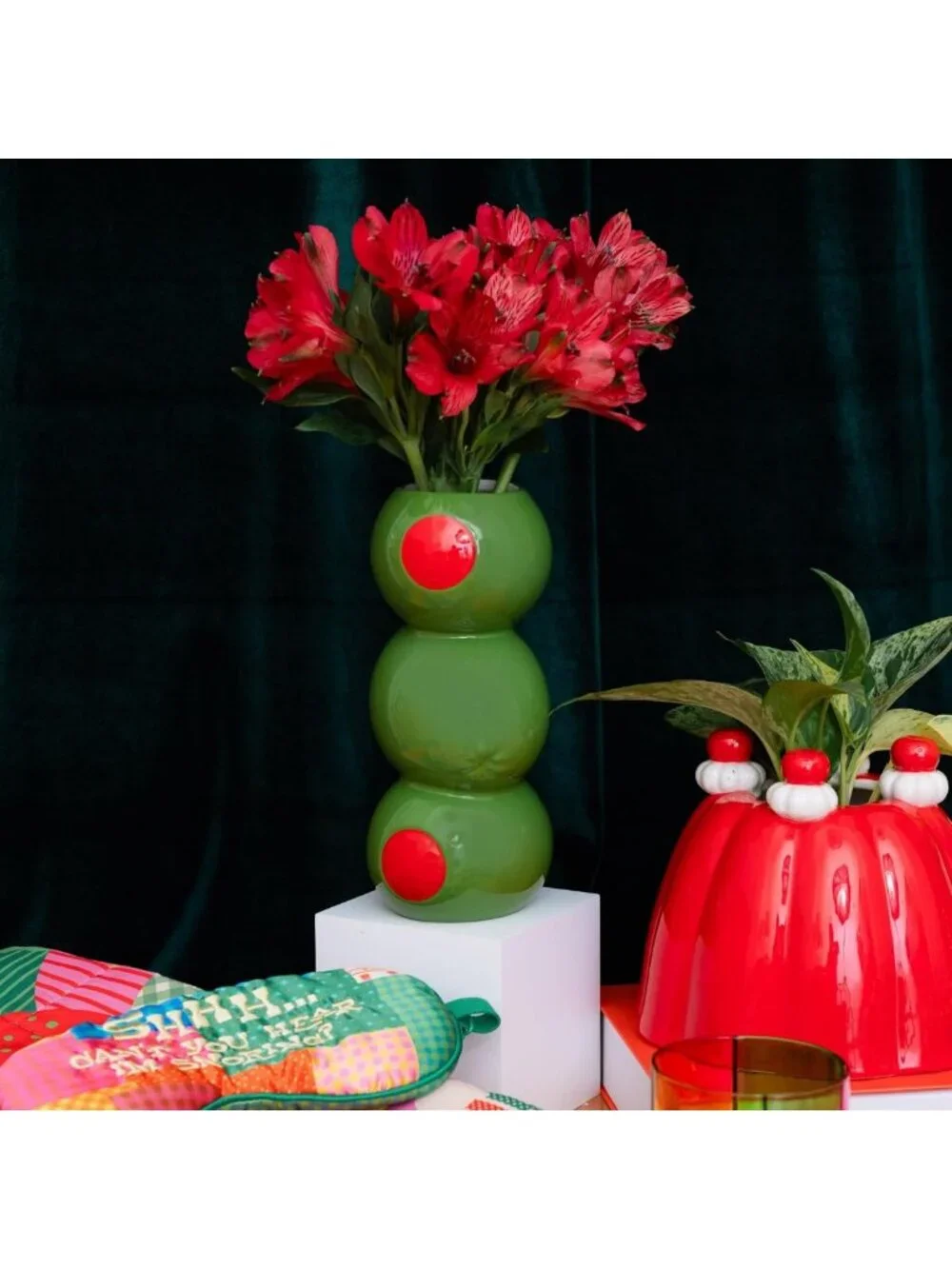 Chic Novelty Ceramic Vase - Stacked Olives Design for Home Decor & Gifts